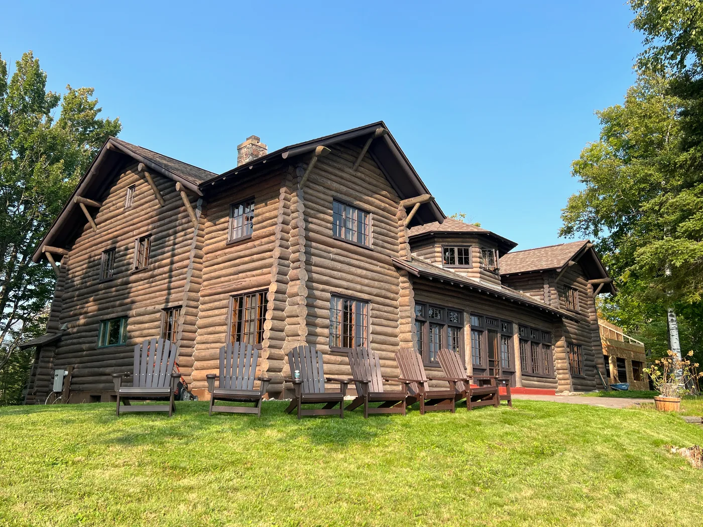 Exterior of Cohodas Lodge, a restored log cabin in Marquette County, Michigan