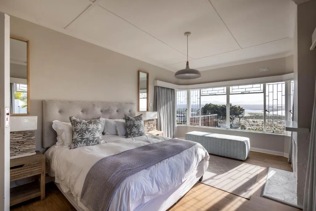 Main bedroom with bay window overlooking the lagoon and distant mountains