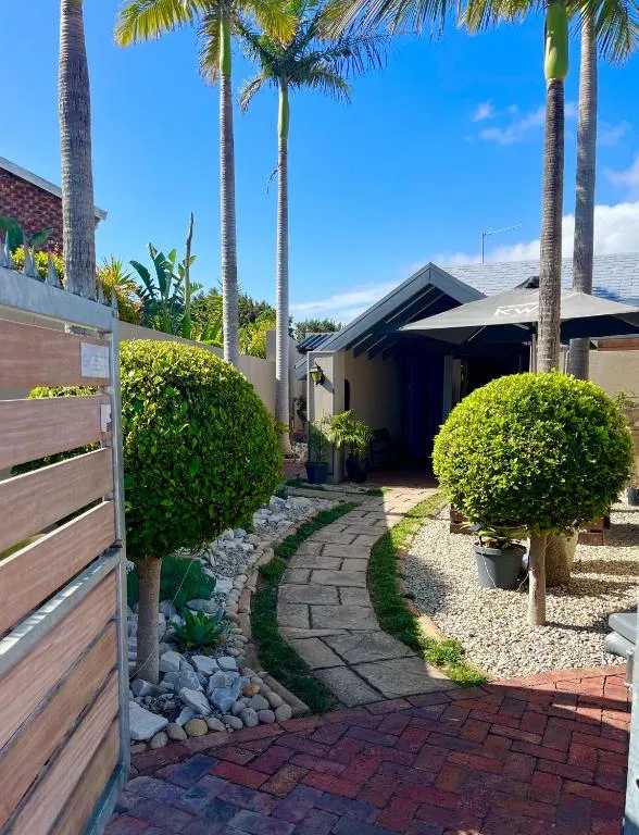 Dolphin Circle Bed and Breakfast