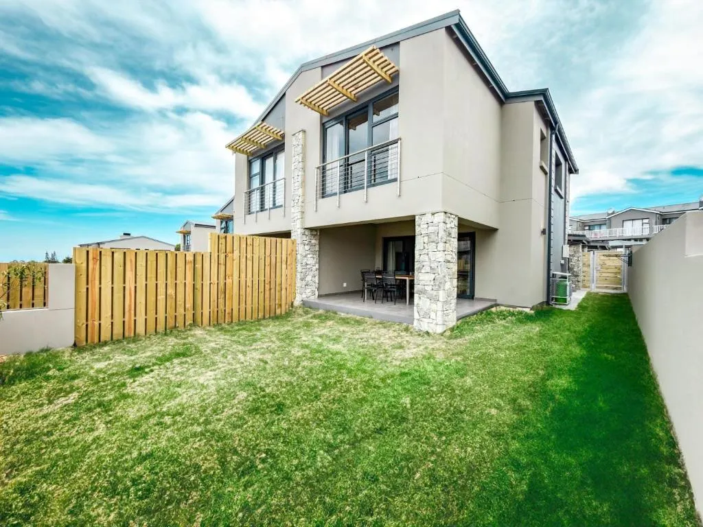 Stylish 3 Bedroom Townhouse in Secure Estate