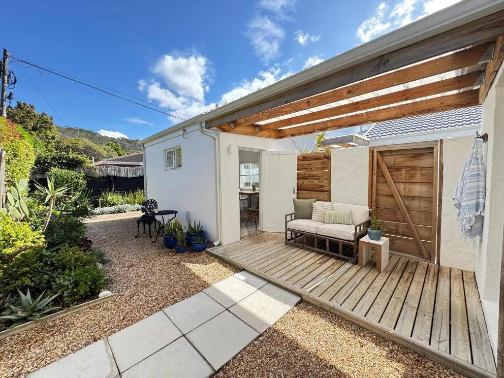 The Sanctuary Nook - 7 min walk to beach