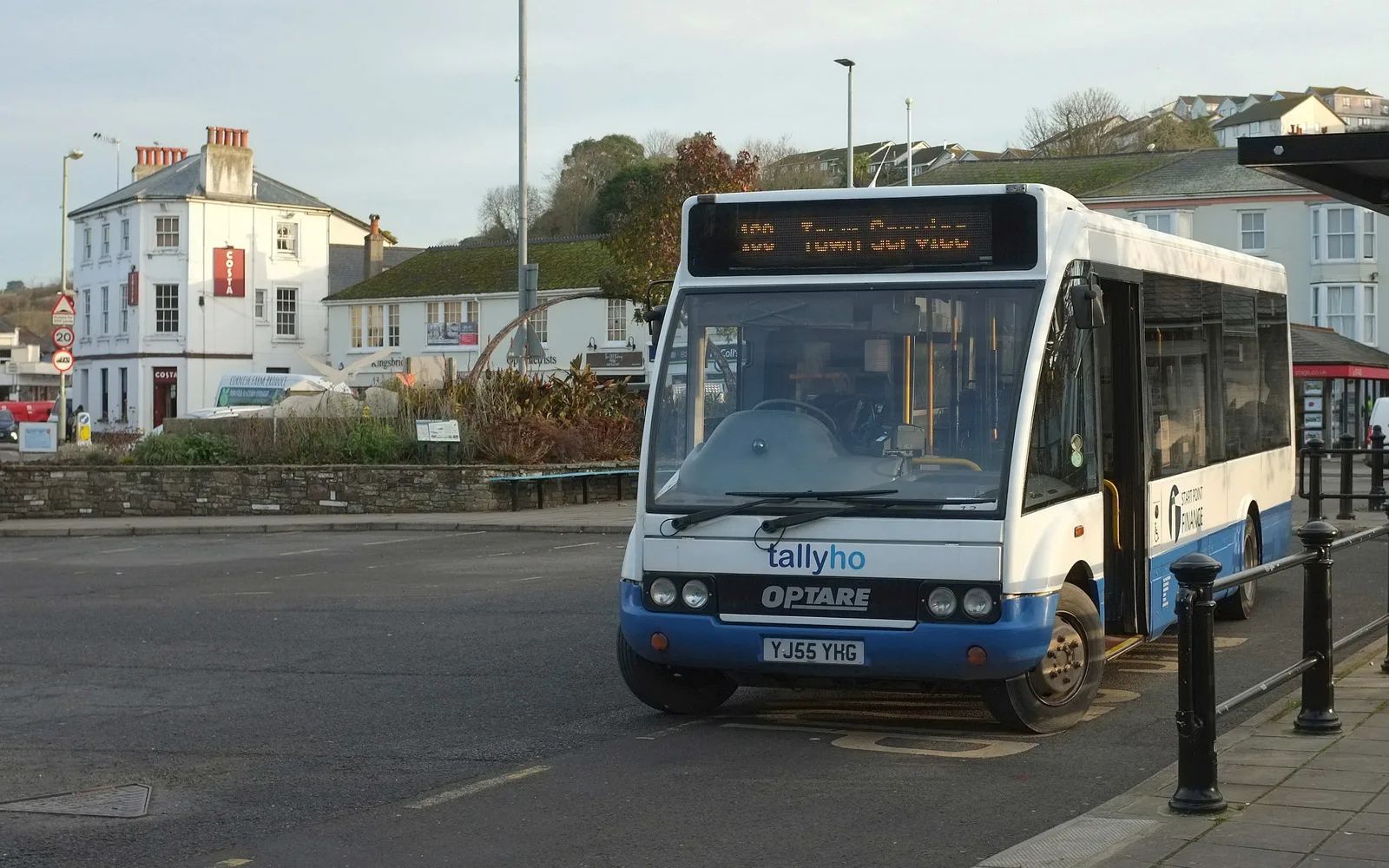 A local bus at Kingsbridge Bus Station, the change point for services continuing on to Salcombe